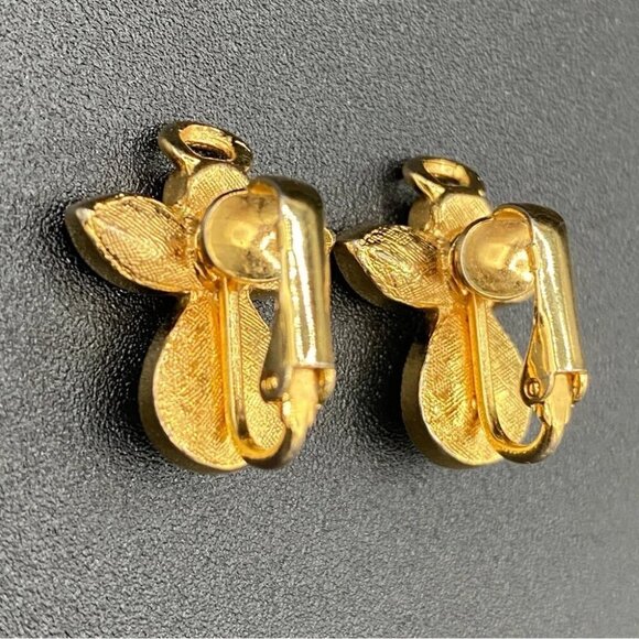 Avon Vintage Angel Pearl and Gold Tone Clip On Earrings - Picture 2 of 11